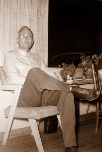 1956-07 George at Arthur Struve's house